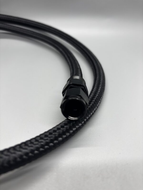 6AN x 4ft black hose with straight fittings - Image 3